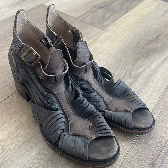 Freebird By Steven Sandals - Picture 1 of 6